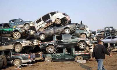 新车坟场 汽车市场的失衡与浪费