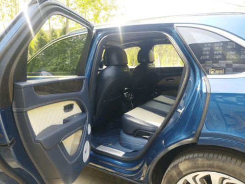 新车落地400万，两年后仅售183万 宾利添越的超值选择与洗扫车的意外关联